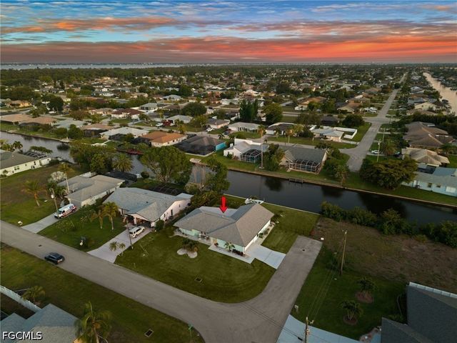 2102 SE 8th ST, Cape Coral, FL 33990