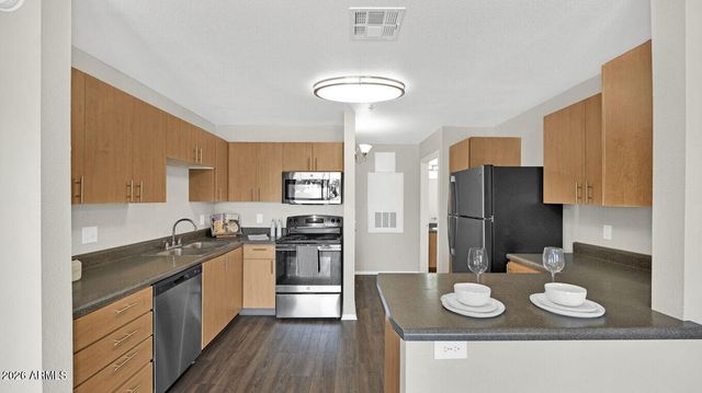 5611 S 32nd Street 1, Phoenix, AZ 85040