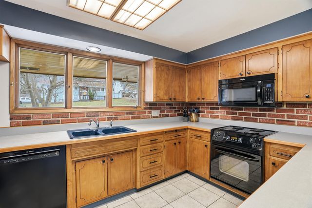 1822 W Toni Rae Dr, Spokane, WA 99208