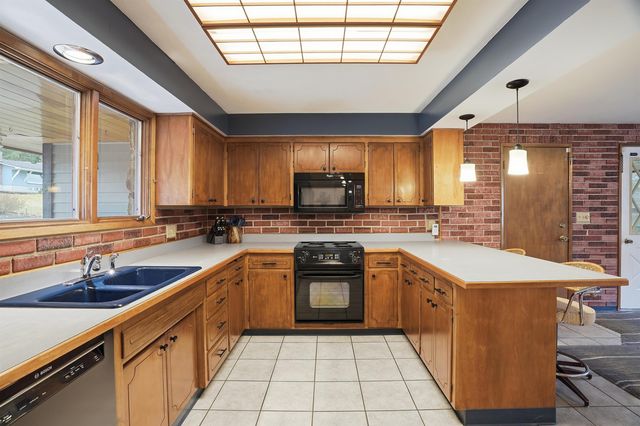 1822 W Toni Rae Dr, Spokane, WA 99208