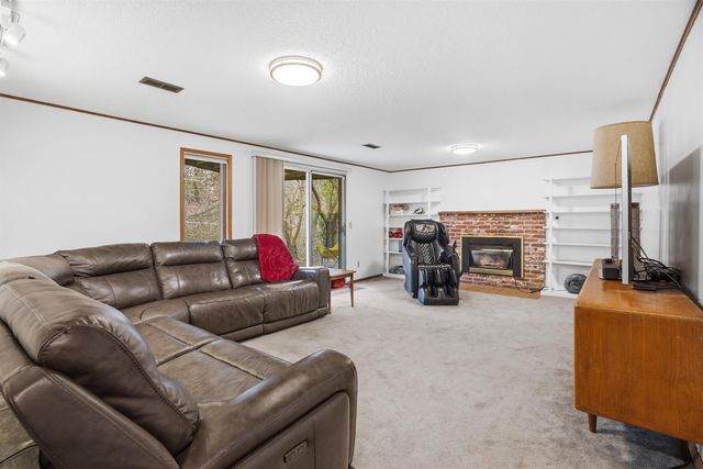 1822 W Toni Rae Dr, Spokane, WA 99208