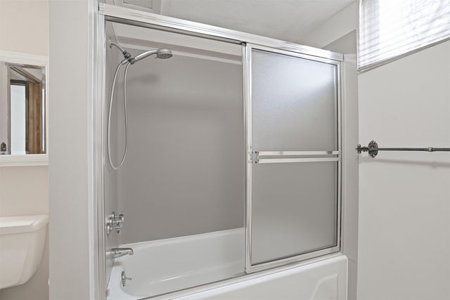 1822 W Toni Rae Dr, Spokane, WA 99208