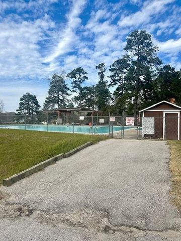 157 Honeysuckle, Livingston, TX 77351