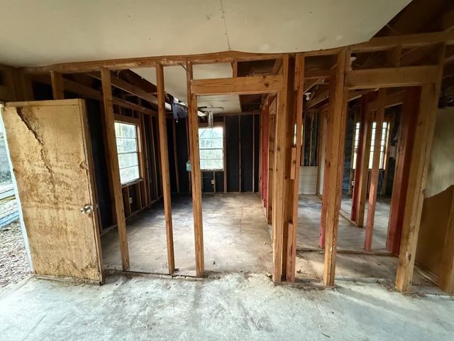 157 Honeysuckle, Livingston, TX 77351