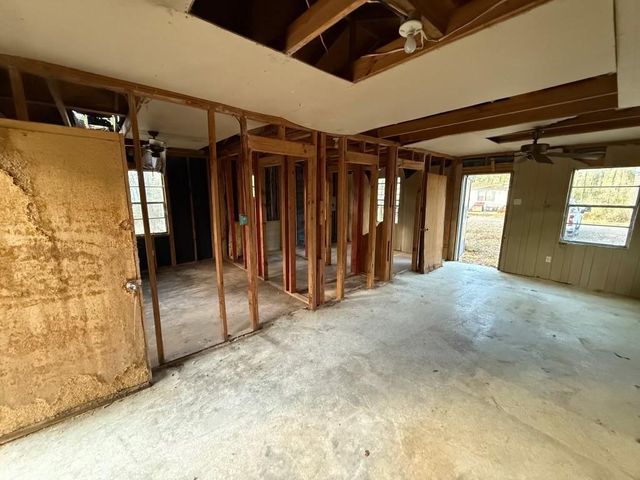 157 Honeysuckle, Livingston, TX 77351