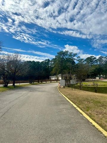 157 Honeysuckle, Livingston, TX 77351