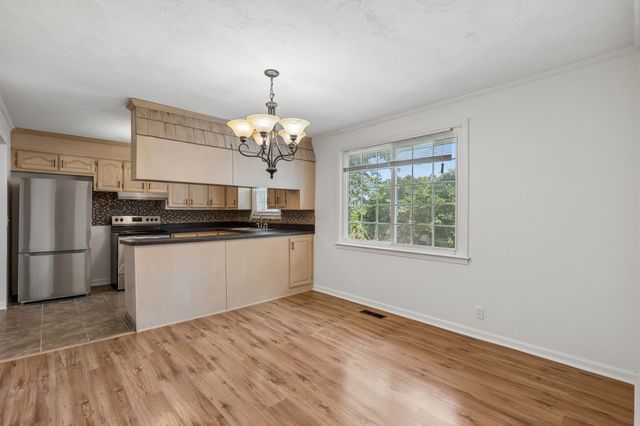 636 Demoss St, Gallatin, TN 37066