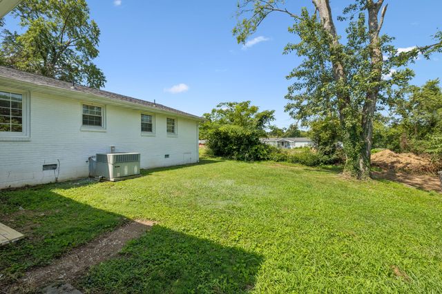 636 Demoss St, Gallatin, TN 37066