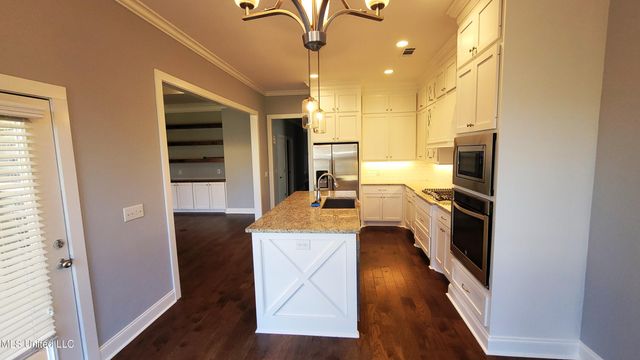 125 Emerald Drive, Brandon, MS 39047