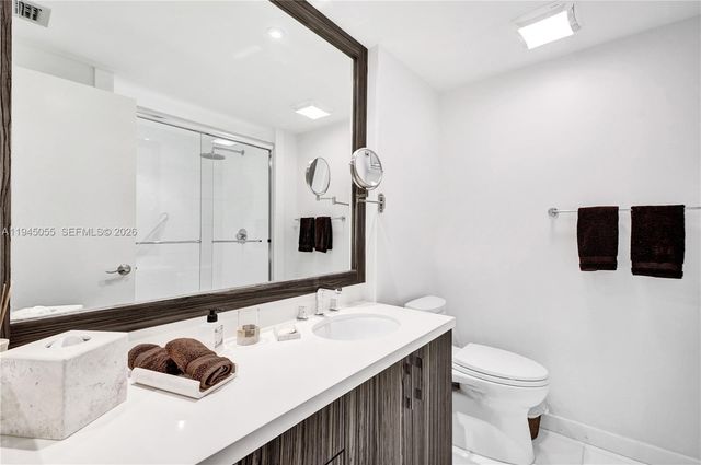 20281 E Country Club Drive 1002, Aventura, FL 33180