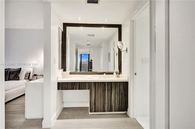 20281 E Country Club Drive 1002, Aventura, FL 33180