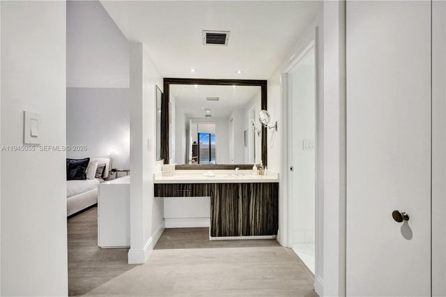 20281 E Country Club Drive 1002, Aventura, FL 33180