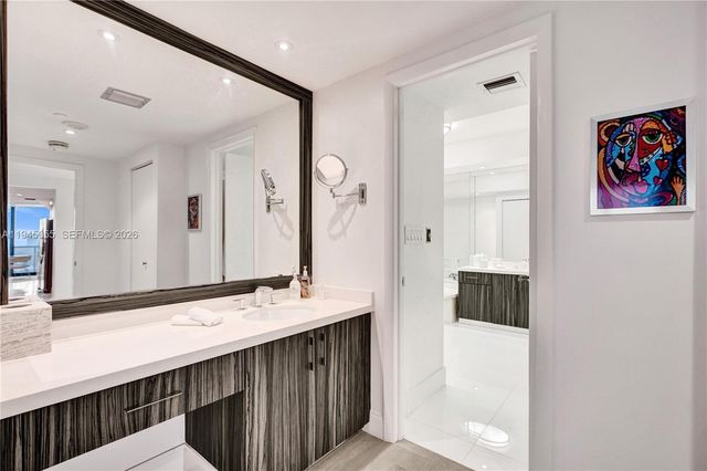 20281 E Country Club Drive 1002, Aventura, FL 33180
