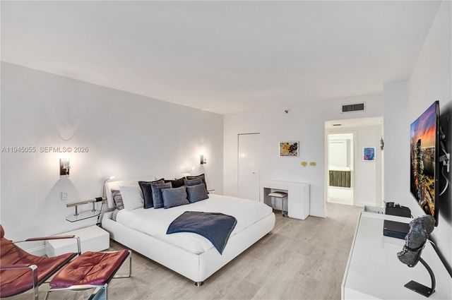 20281 E Country Club Drive 1002, Aventura, FL 33180