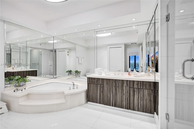 20281 E Country Club Drive 1002, Aventura, FL 33180