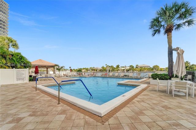 20281 E Country Club Drive 1002, Aventura, FL 33180