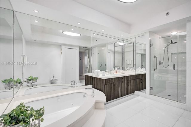 20281 E Country Club Drive 1002, Aventura, FL 33180