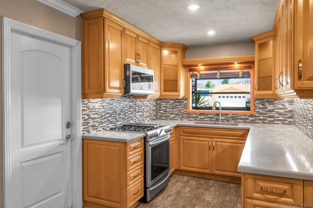 10131 Maple Tree, Santee, CA 92071