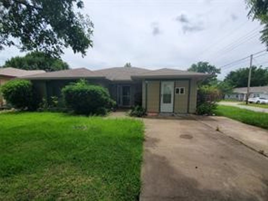 3135 maple Avenue, Greenville, TX 75402
