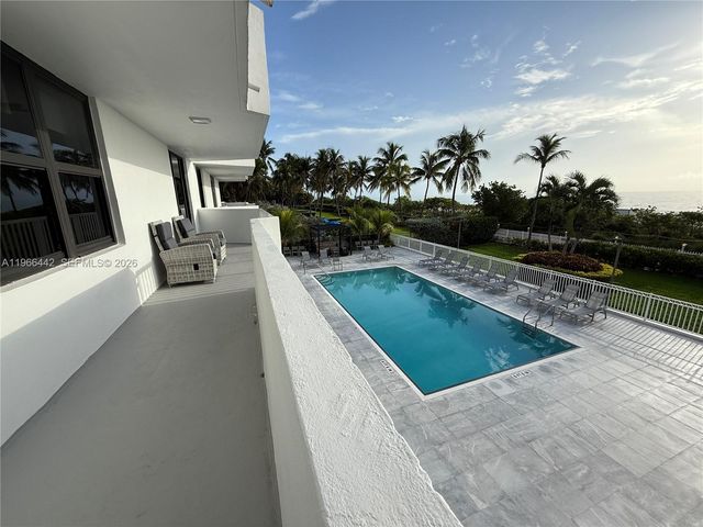 4301 Collins Ave 208, Miami Beach, FL 33140