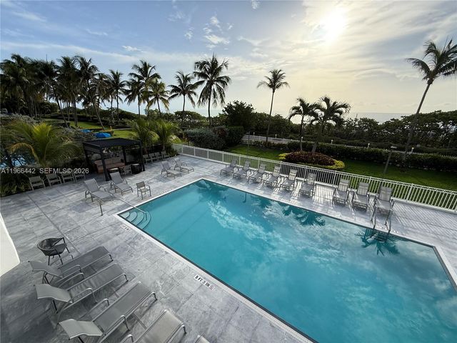 4301 Collins Ave 208, Miami Beach, FL 33140