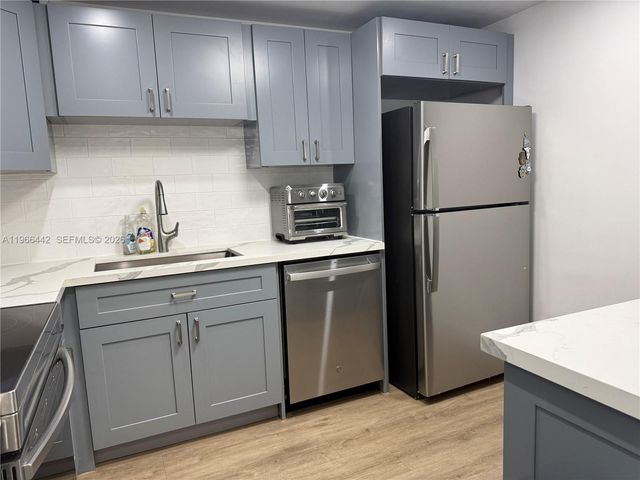 4301 Collins Ave 208, Miami Beach, FL 33140