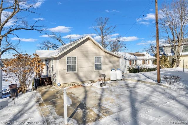 11050 Charles Drive, Byron, MI 48418