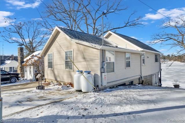 11050 Charles Drive, Byron, MI 48418