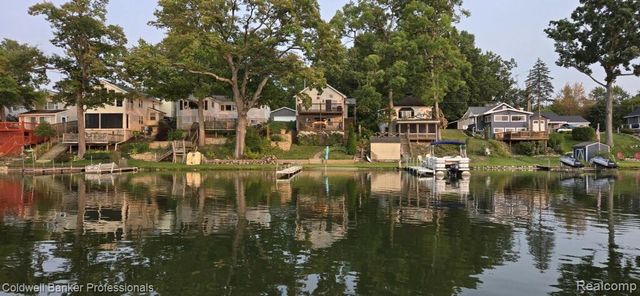 11050 Charles Drive, Byron, MI 48418