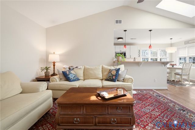 6320 Rolling Lawn Ct, Hanover, VA 23111