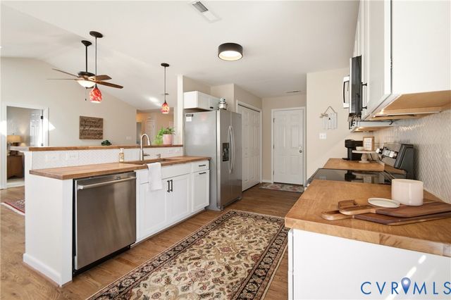 6320 Rolling Lawn Ct, Hanover, VA 23111