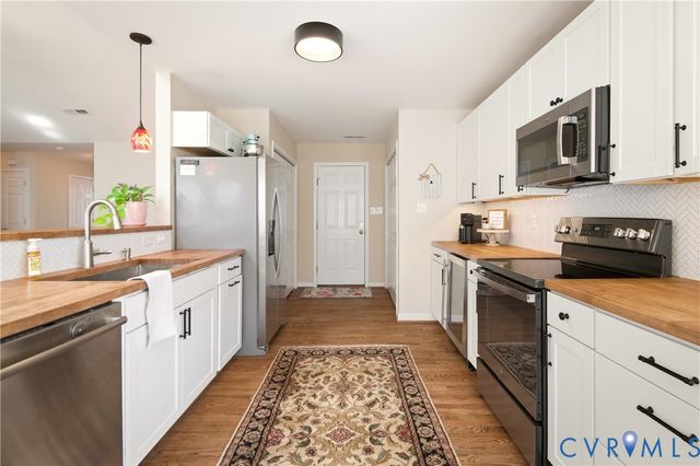 6320 Rolling Lawn Ct, Hanover, VA 23111