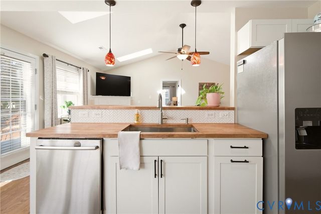 6320 Rolling Lawn Ct, Hanover, VA 23111