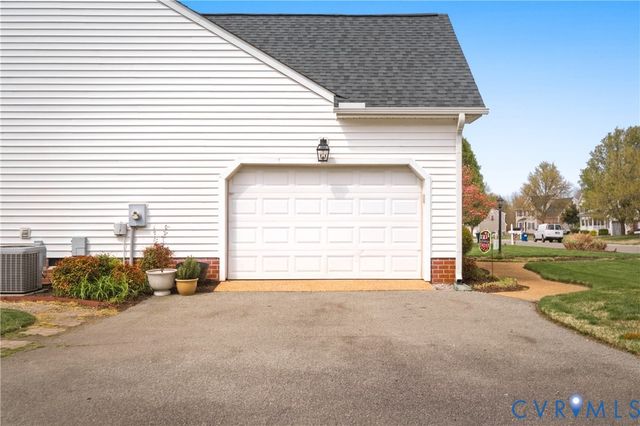 6320 Rolling Lawn Ct, Hanover, VA 23111