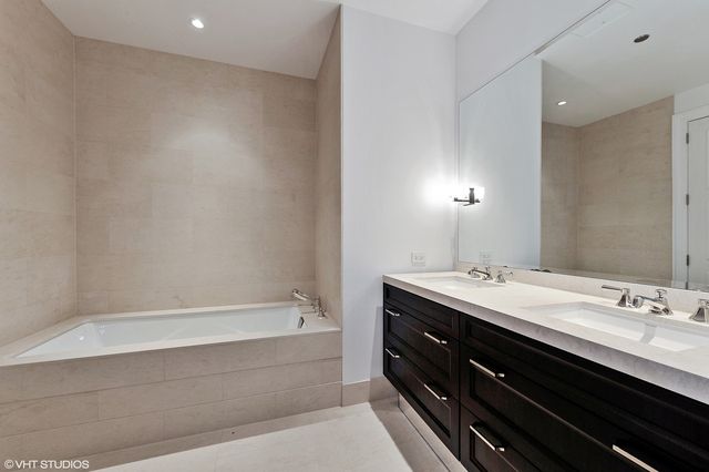 118 E ERIE Street 29F, Chicago, IL 60611