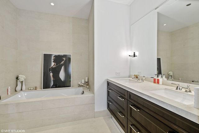 118 E ERIE Street 29F, Chicago, IL 60611