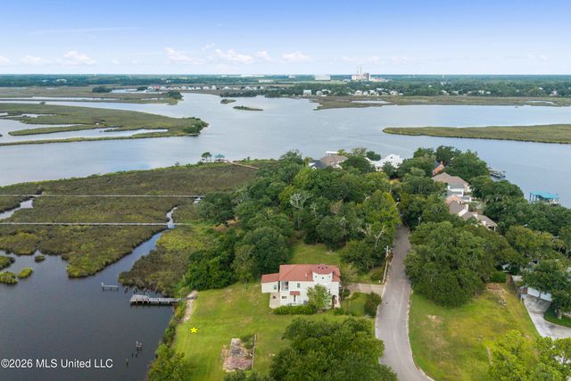2523 S Shore Drive, Biloxi, MS 39532