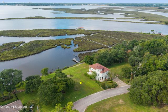 2523 S Shore Drive, Biloxi, MS 39532