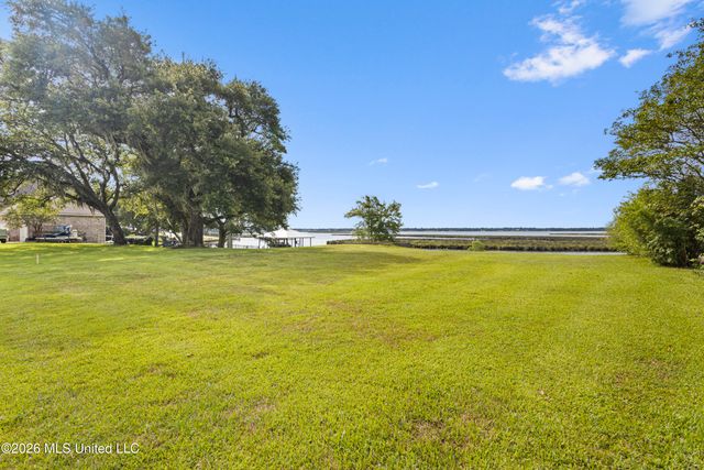 2523 S Shore Drive, Biloxi, MS 39532