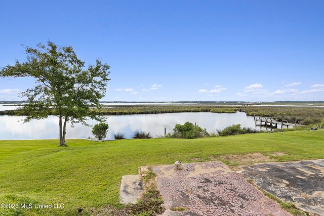 2523 S Shore Drive, Biloxi, MS 39532