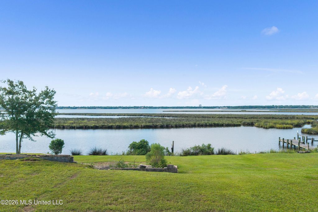 2523 S Shore Drive, Biloxi, MS 39532