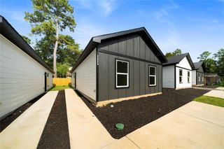 11559 Persimmon Street, Willis, TX 77318