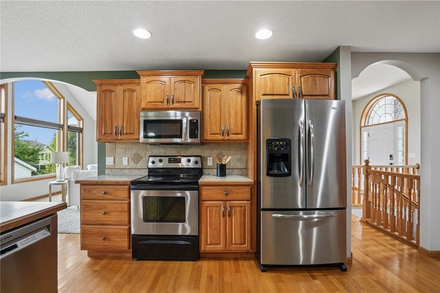 403 Wildflower Dr, Fairfax, IA 52228