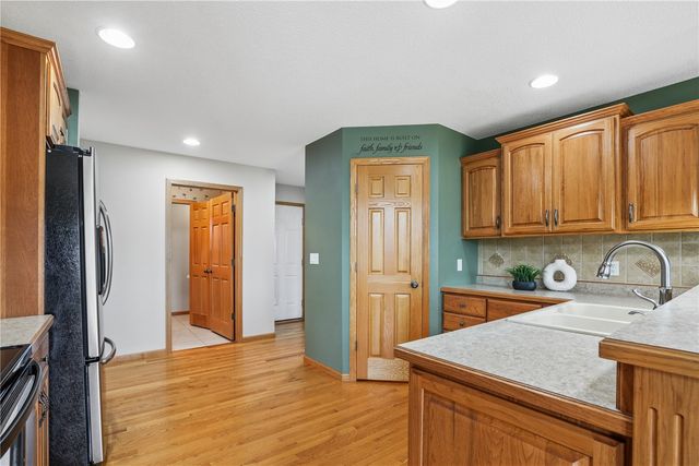403 Wildflower Dr, Fairfax, IA 52228
