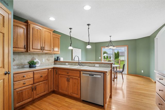 403 Wildflower Dr, Fairfax, IA 52228