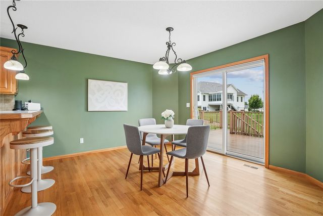 403 Wildflower Dr, Fairfax, IA 52228