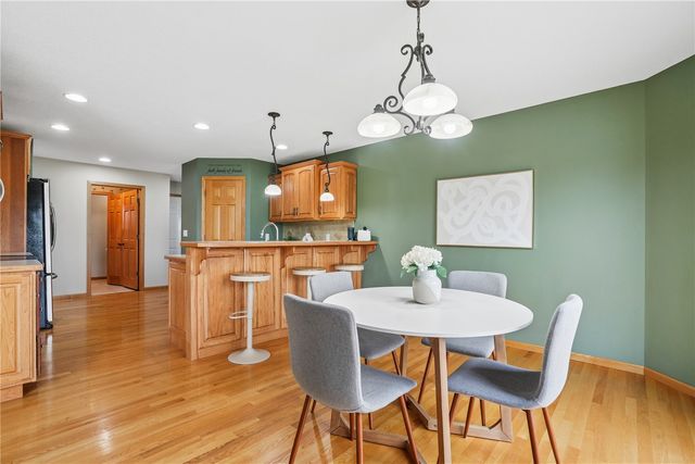 403 Wildflower Dr, Fairfax, IA 52228