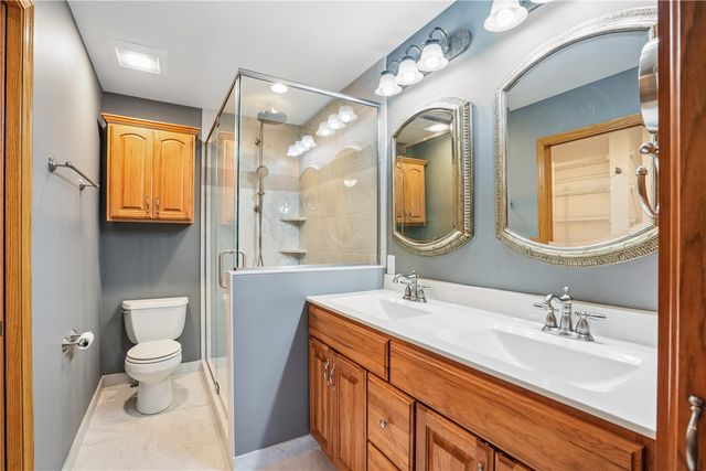 403 Wildflower Dr, Fairfax, IA 52228