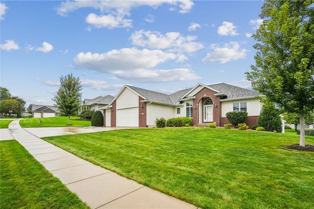 403 Wildflower Dr, Fairfax, IA 52228