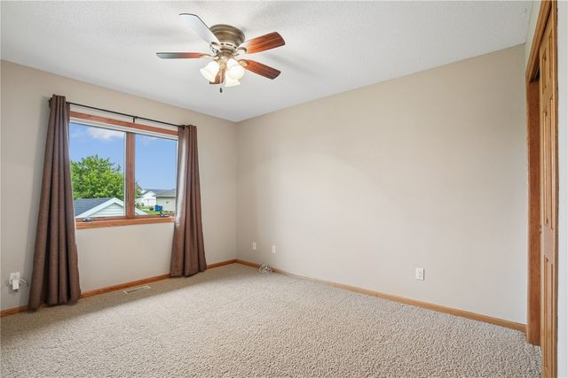 403 Wildflower Dr, Fairfax, IA 52228